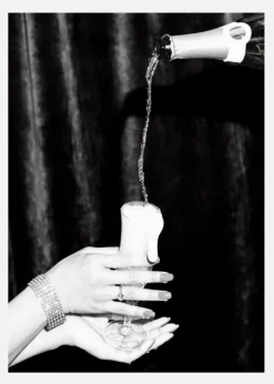 Champagne Hands Bw Canvastavla (30x40 cm)