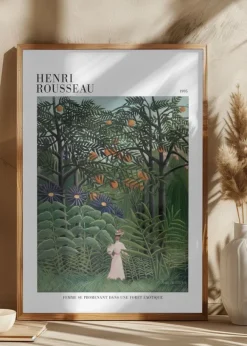 Femme Se Promenant Dans Une Foret Exotique Poster (21x29.7 cm (A4))