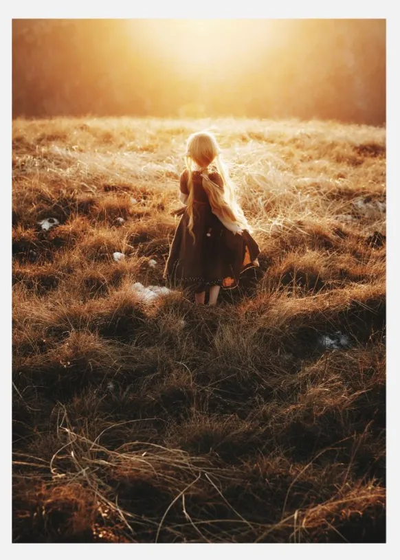 Girl Walks In The Dew Canvastavla (30x40 cm)