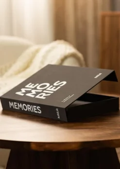 KAILA MEMORIES Black/White - Coffee Table Photo Album (60 Svarta Sidor)