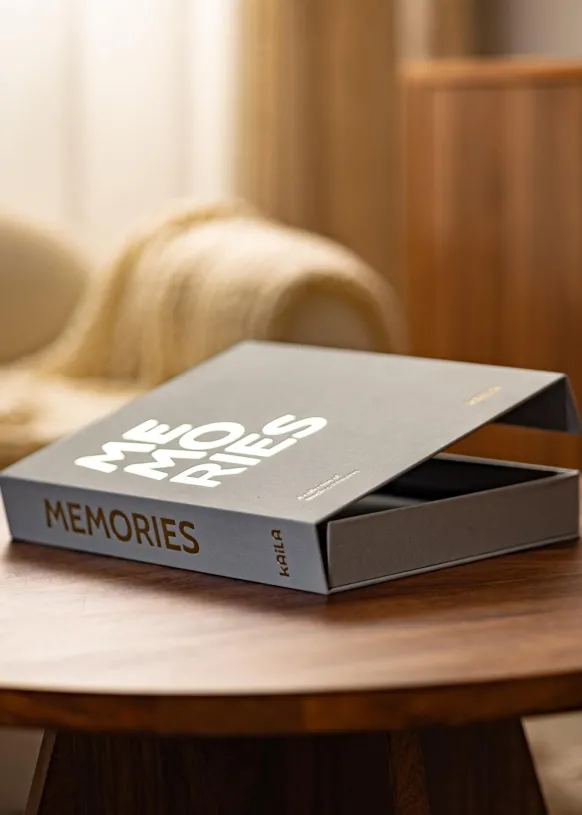 KAILA MEMORIES Grey - Coffee Table Photo Album (60 Svarta Sidor / 30 Blad)