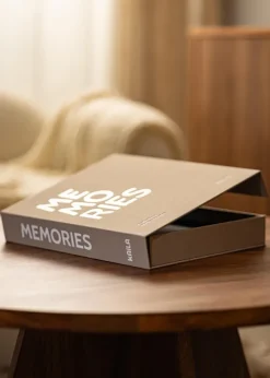 KAILA MEMORIES Grey/White - Coffee Table Photo Album (60 Svarta Sidor / 30 Blad)