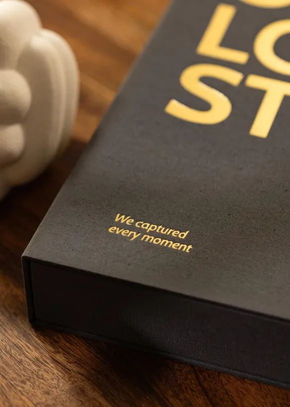 KAILA OUR LOVE STORY Black - Coffee Table Photo Album (60 Svarta Sidor)