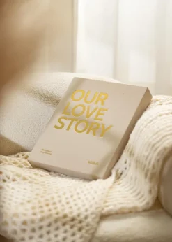 KAILA OUR LOVE STORY Creme - Coffee Table Photo Album (60 Svarta Sidor)