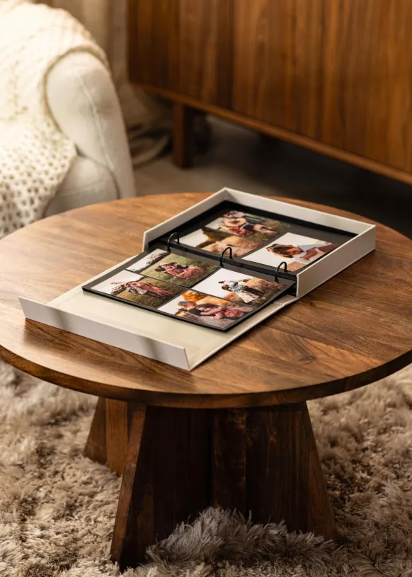 KAILA OUR LOVE STORY Creme - Coffee Table Photo Album (60 Svarta Sidor)