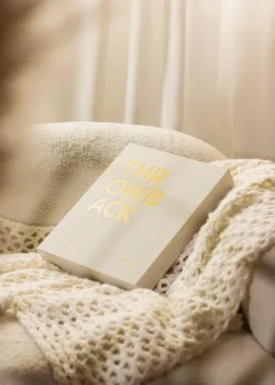 KAILA THROWBACK Cream - Coffee Table Photo Album (60 Svarta Sidor / 30 Blad)