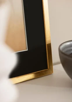 Ram Edsbyn Guld 40x50 cm - Passepartout Svart 27x35 cm