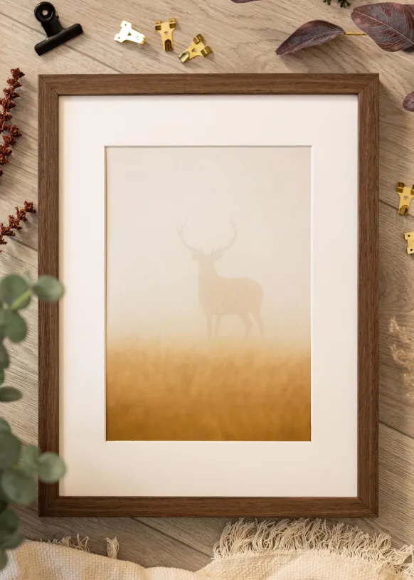 Ram Hermes Valnöt 70x100 cm - Passepartout Vit 62x85 cm