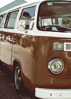 Red Volkswagen Bus Poster (21x29.7 cm (A4))